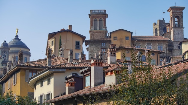 Panorama du vieux Bergame, Italie. Bergame, également appelée La Citt dei Mille, la ville des mille, est une ville de Lombardie, dans le nord de l'Italie, à environ 40 km au nord-est de Milan.