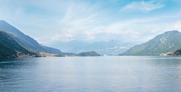 Panorama d'été du lac de Côme Italie