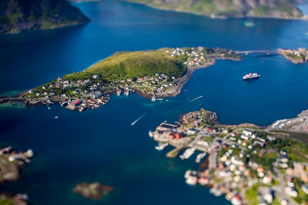 Panorama Lofoten est un archipel du comté de Nordland, en Norvège. Lentille inclinable.