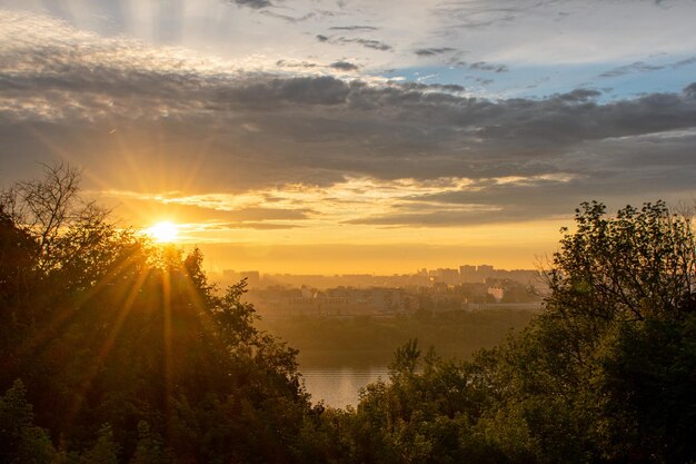 Panorama de Nijni Novgorod au coucher du soleil