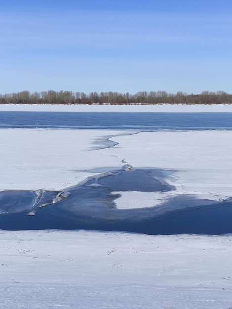 Panorama de Nijni Novgorod par une claire journée d'hiver