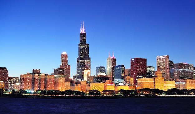 Panorama nocturne de Chicago