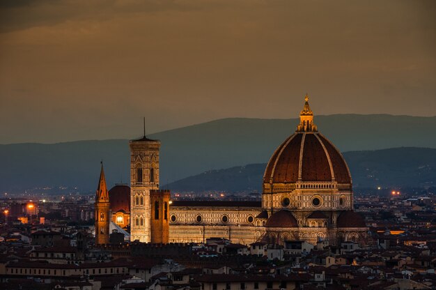 Panorama nocturne de Florence, Italie. Belle vue
