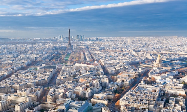 Panorama de Paris en après-midi d'hiver