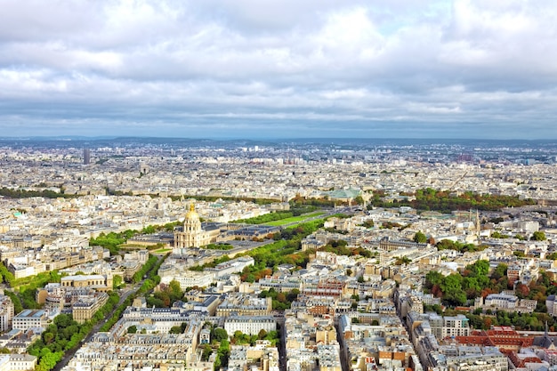 Panorama de Paris depuis la Tour Montparnasse. La France.