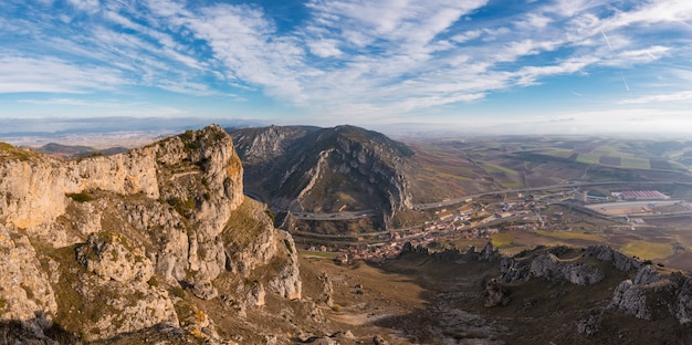 Panorama de paysage de montagne de la gorge de Pancorbo à Burgos, en Espagne.