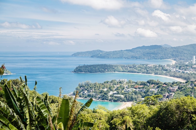 Panorama de paysage de plage tropicale.