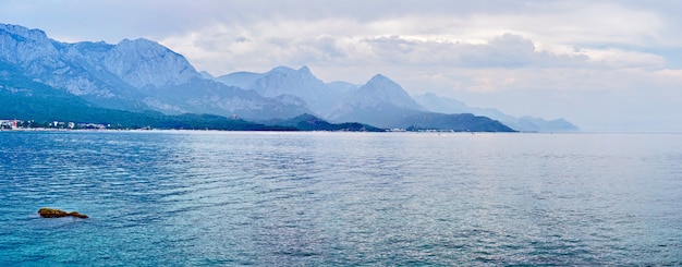 Panorama de la plage de Kemer, Antalya, Turquie