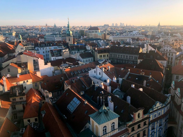 Panorama de Prague aux toits de tuiles rouges. Les meilleurs paysages tchèques, les plus beaux paysages de Prague