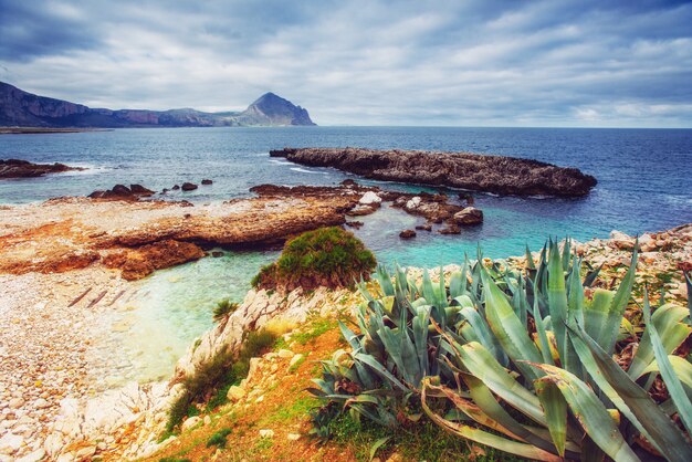 Panorama de printemps de la ville de la côte de la mer Trapany. Sicile, Italie, Europe