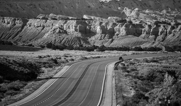 Panorama de la route le jour de l'été Autoroute panoramique vide en Arizona USA