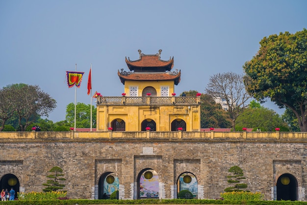 Panorama Secteur central de la citadelle impériale de Thang Longle complexe culturel comprenant l'enceinte royale construite pour la première fois sous la dynastie Ly Un site du patrimoine mondial de l'UNESCO à Hanoi Porte Doan Mon