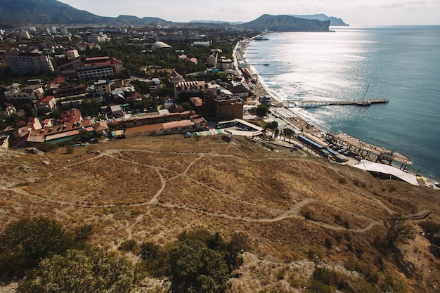 panorama de la ville au bord de la mer