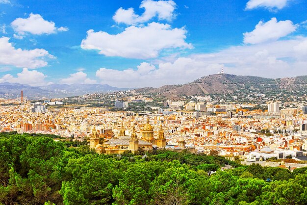 Panorama sur la ville de Barcelone depuis le château de MontjuicCatalogne Espagne