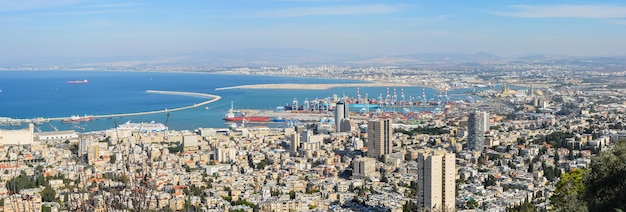 Panorama de la ville et du port de Haïfa