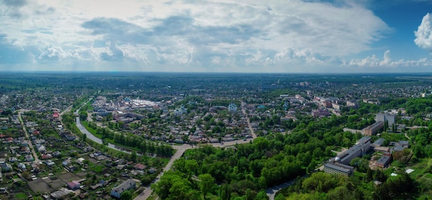 Panorama de la ville de Nizhyn d'une hauteur. Ukraine