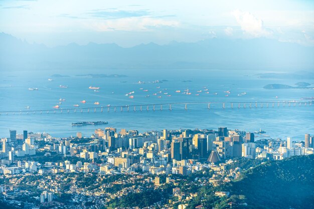 Panorama de la ville de Rio de Janeiro vue depuis la statue du Christ Rédempteur