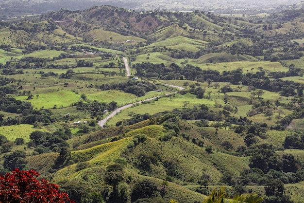 Panorama de la vue depuis les hauteurs de Montaña Redonda en République Dominicaine