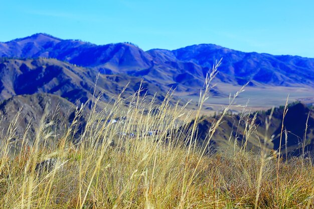 Panorama de vue de fond de montagnes de paysage de montagne de l'Altaï