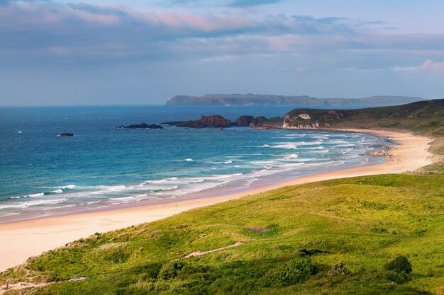 Panorama de White Park Bay, Ballycastle, comté d'Antrim, Irlande du Nord