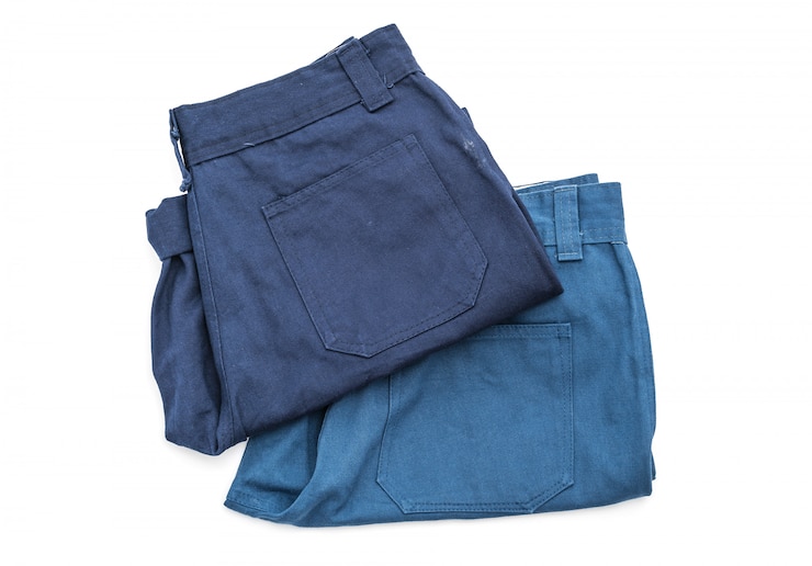 Photo pantalon court sur blanc