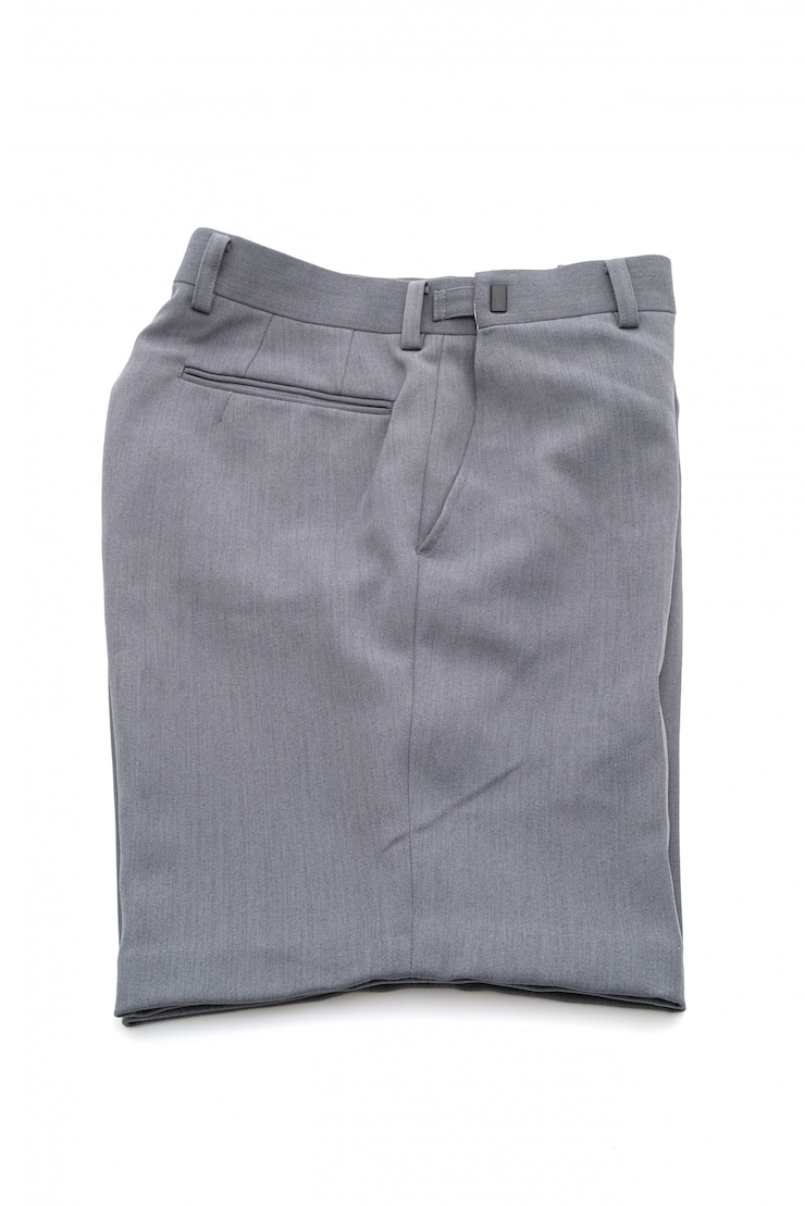 Photo pantalon court sur blanc