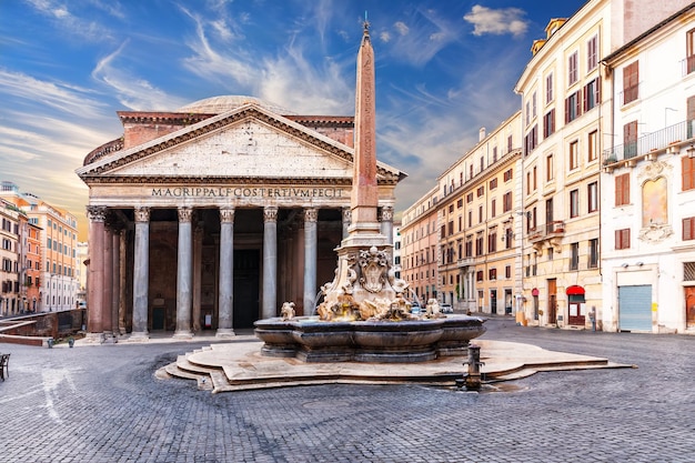 Le Panthéon et l'obélisque, pleine vue, Rome, Italie.