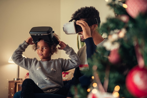 Papa lit des contes de fées à sa fille