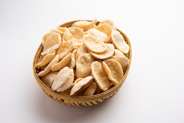 Papad de riz frit ou cracker est un apéritif du sud de l'Inde appelé Appalam