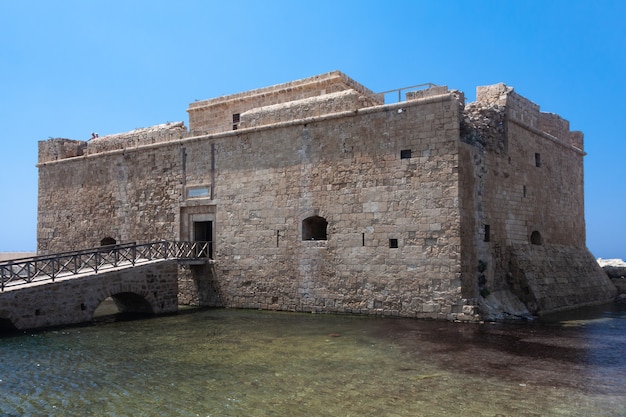 PAPHOS, CHYPRE, GRÈCE - 22 JUILLET : Vieux fort à Paphos Chypre le 22 juillet.