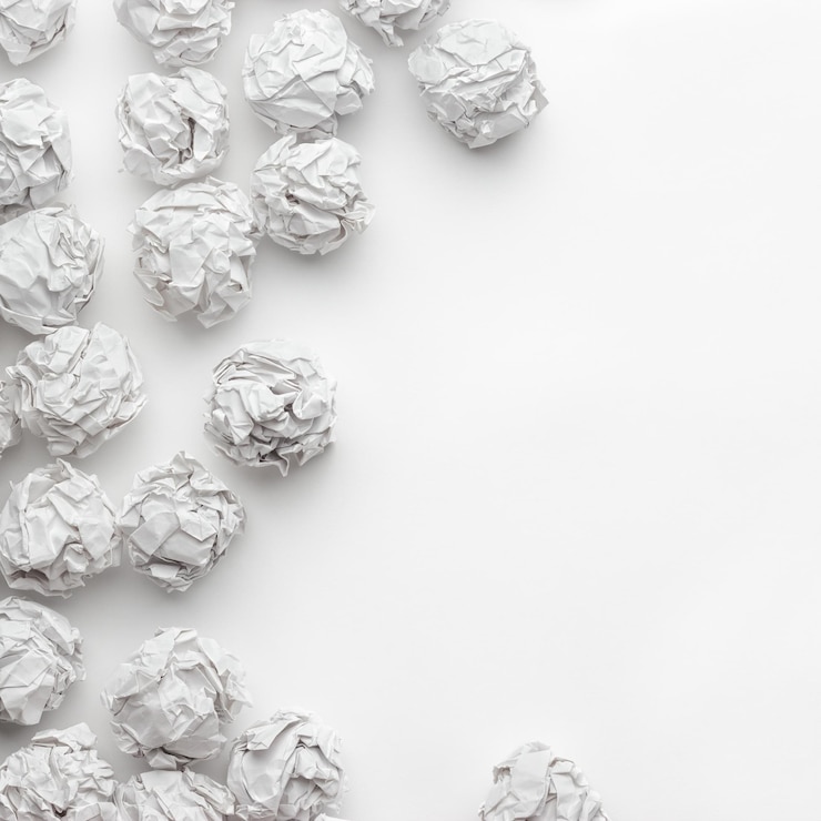Photo un papier blanc avec le mot " balle " dessus