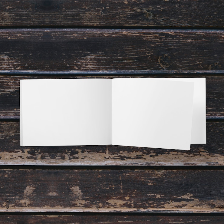 Photo papier blanc vierge isolé sur bois