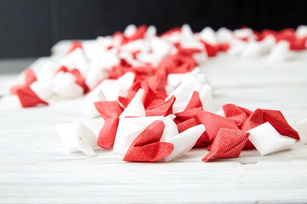 Papier coeur blanc et rouge sans bois