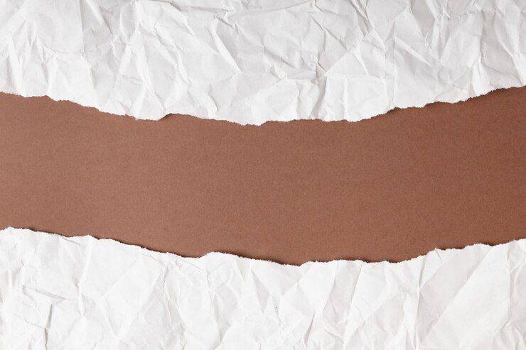 Papier déchiré de couleur marron.