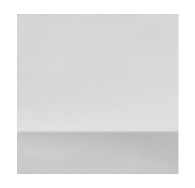 papier déchiré sur fond blanc