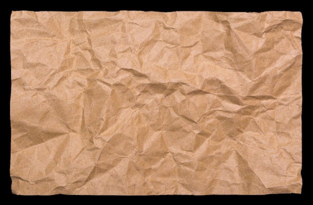 Papier kraft froissé isolé sur fond noir