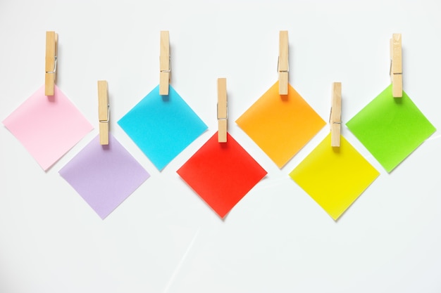 Photo papier multicolore avec des espaces.