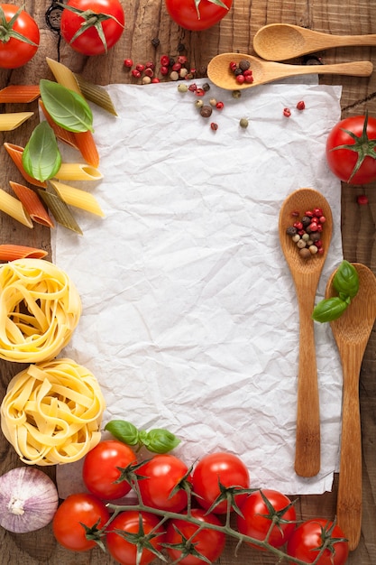 Papier vierge pour les recettes aux tomates pâtes au poivre