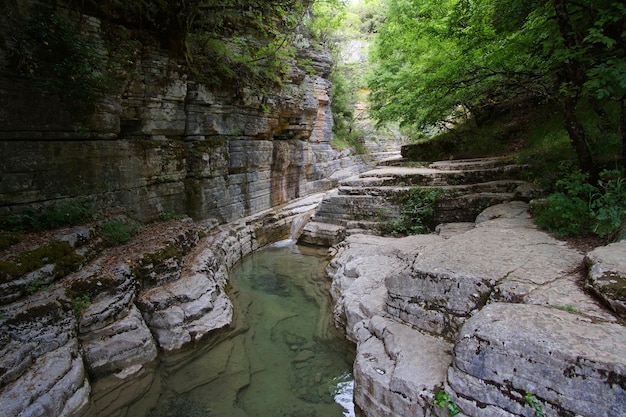 Papingo Rock Pools, sont de nombreux étangs formés par la rivière qui apparaissent comme de petites piscines naturelles le long de l'eau qui coule dans une petite gorge.