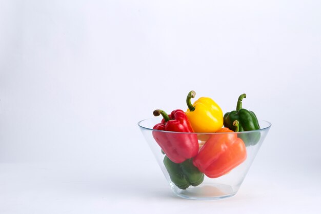 Paprika Bell Pepper dans un bol en verre