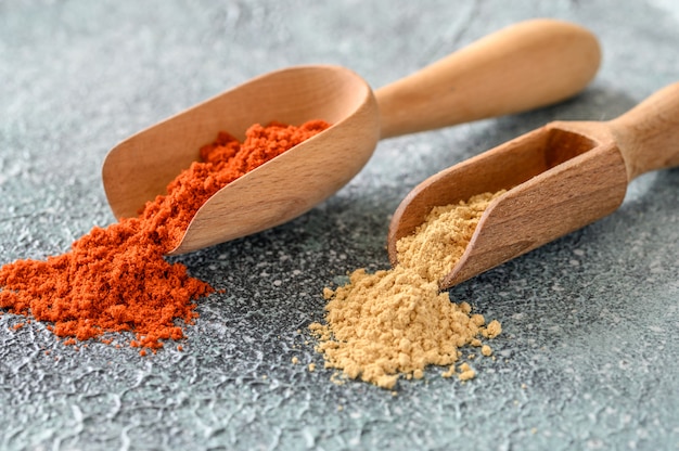 Paprika rouge et poudre de gingembre