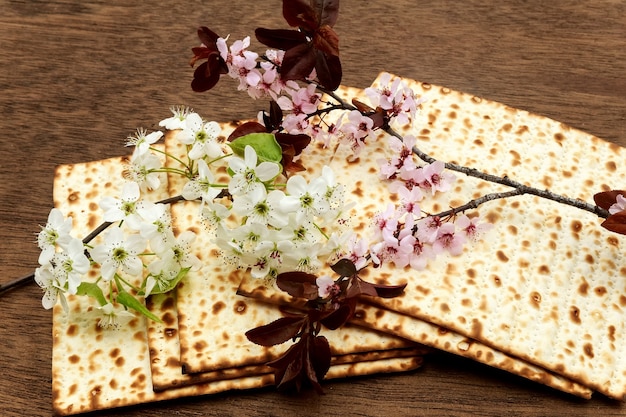 Pâque azyme de Pessah avec du vin et du pain de la Pâque juive azyme