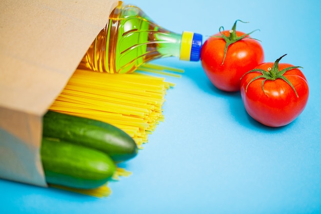 Paquet alimentaire pour les personnes qui ont besoin d'aide