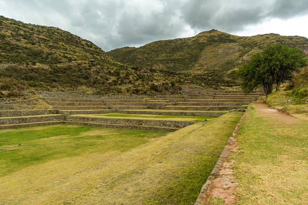 parc archéologique de tipon quispicanchi près de cusco pérou