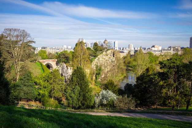 Photo parc des buttes chaumont à paris