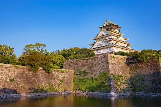 Le parc du château d'Osaka est un parc urbain public et un site historique situé à Osaka, au Japon.