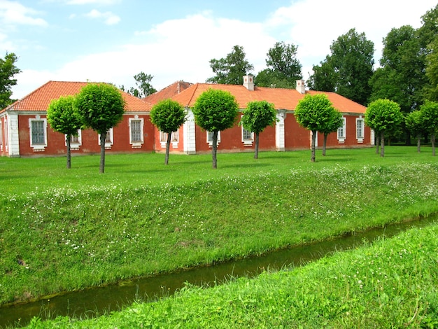 Le parc du palais de Rundale en Lettonie pays balte