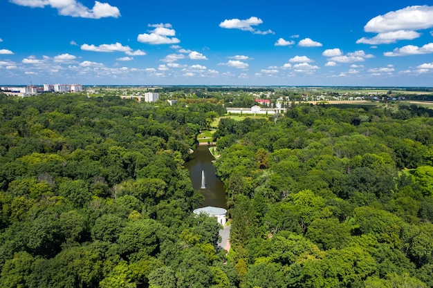 Photo parc national dendrologique à ouman ukraine vue aérienne.