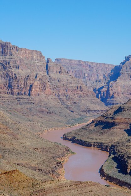 Parc National du Grand Canyon avec le fleuve Colorado pendant la journée ensoleillée Arizona