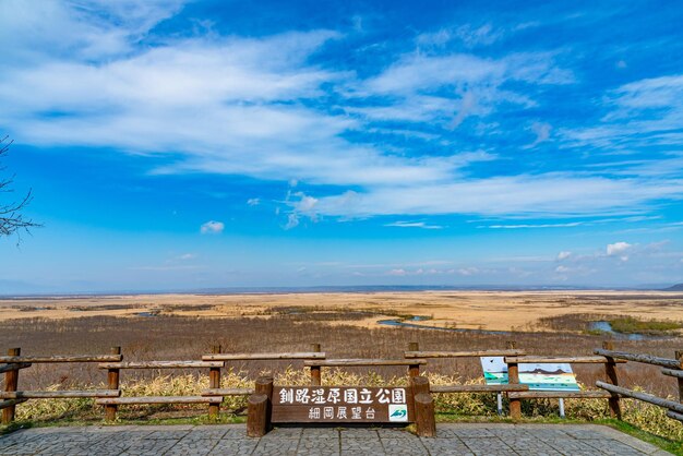 Photo le parc national de kushiro shitsugen à hokkaido au printemps